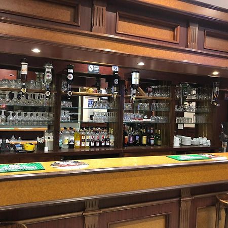 Aux Bons Amis Hotel Reims Kültér fotó